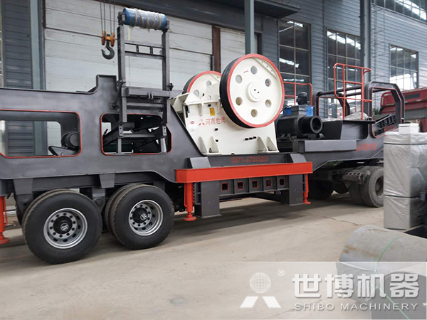 移動(dòng)鵝卵石打沙機配套設備——移動(dòng)破碎機