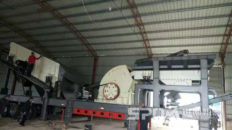 小型移動(dòng)錘破碎石機